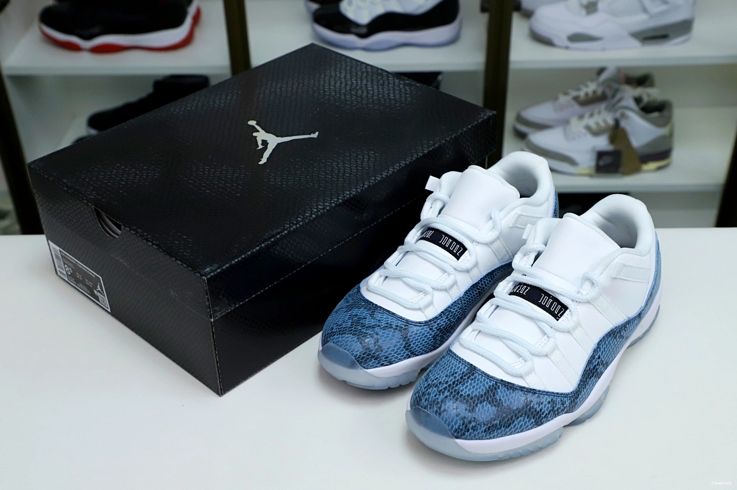 11 Jordan snakeskin” Jordan “navy Air 0116